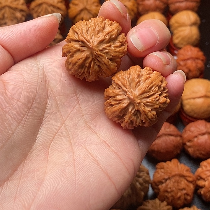 文玩核桃吊坠龙鳞纹