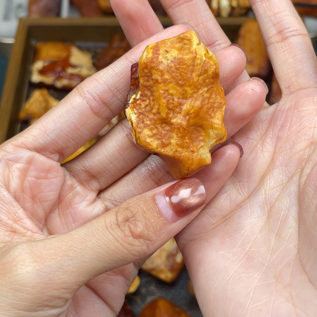 琥珀未镶嵌珠宝奇石