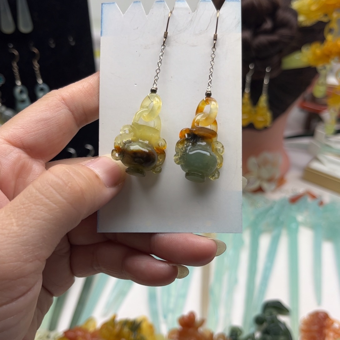 蛇纹石玉耳环合金