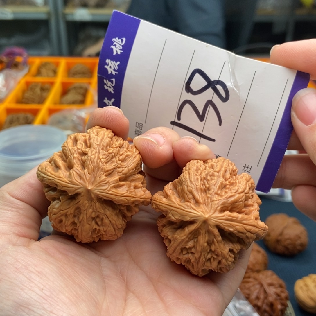 文玩核桃吊坠43粗筋