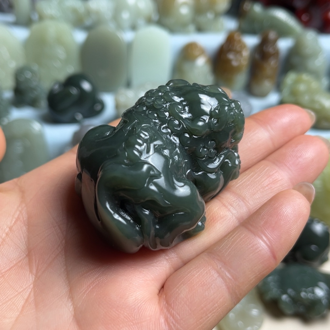 和田玉未镶嵌把件