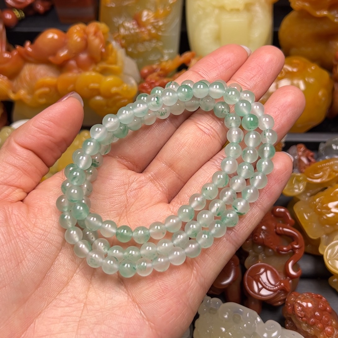 l****石英质玉（黄龙玉）未镶嵌颈饰