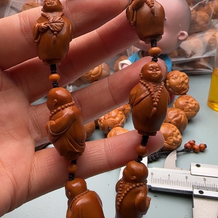 橄榄核手串雕刻工艺