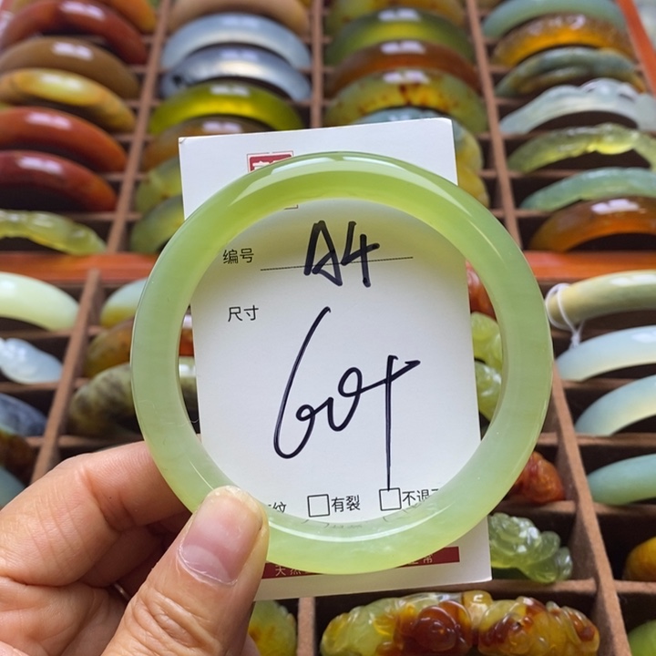 蛇纹石玉手镯未镶嵌