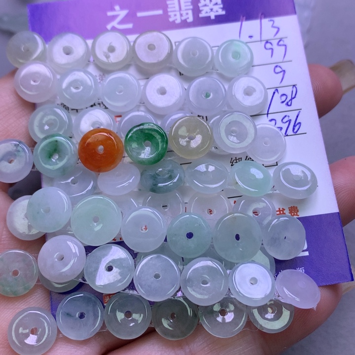 翡翠颈饰未镶嵌一***儿