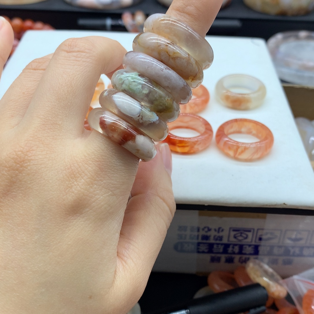 【闪购商品】玛瑙/玉髓手镯未镶嵌小****兔