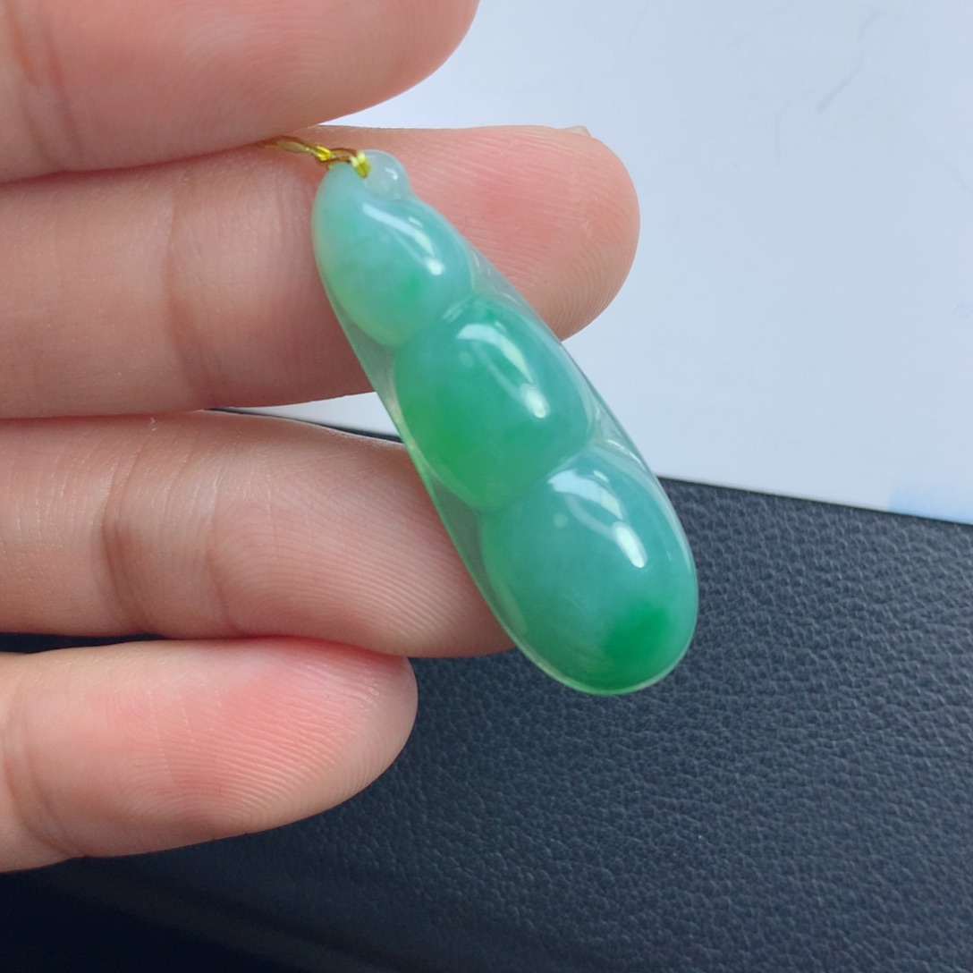 翡翠颈饰未镶嵌福豆
