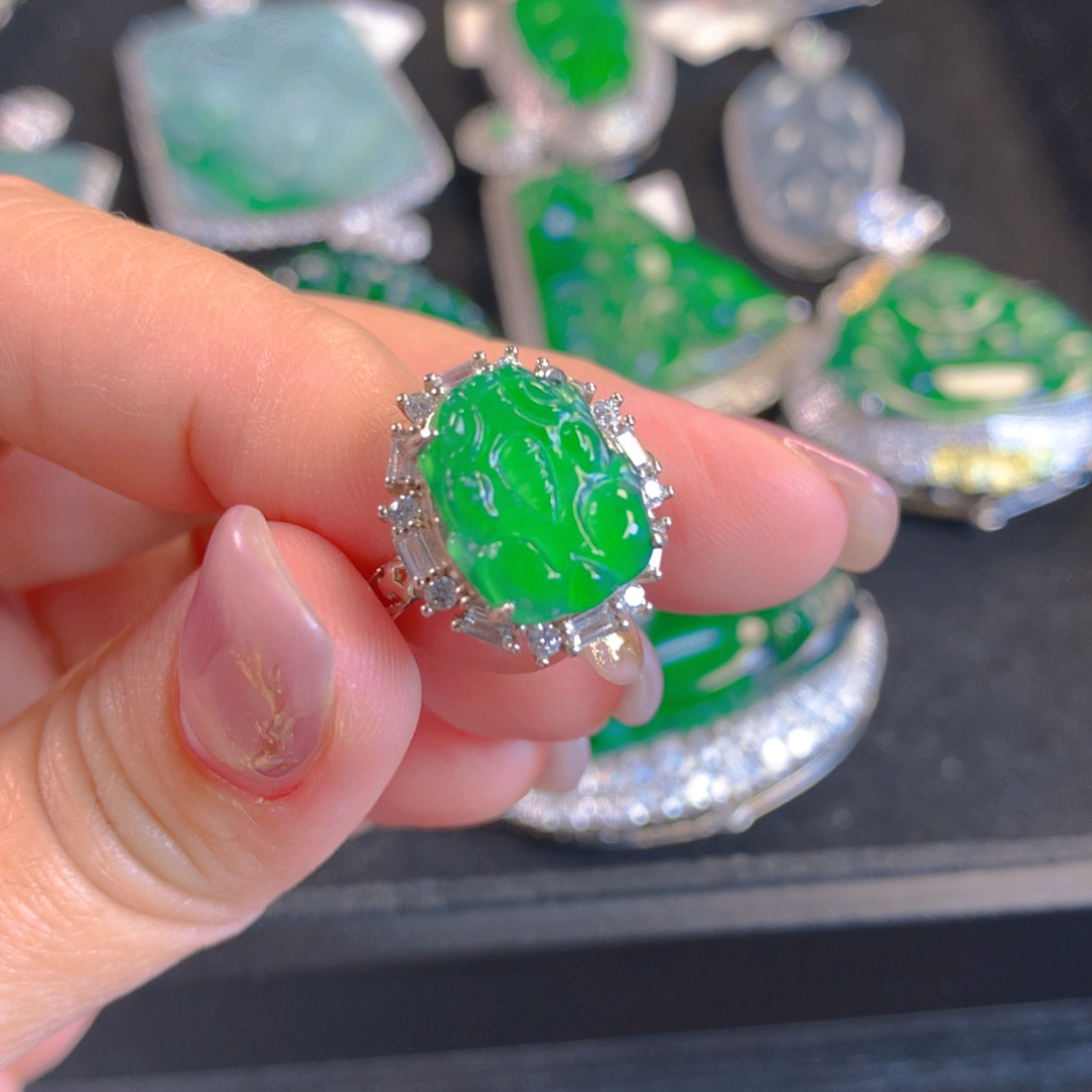 翡翠颈饰银S925镶嵌翡翠