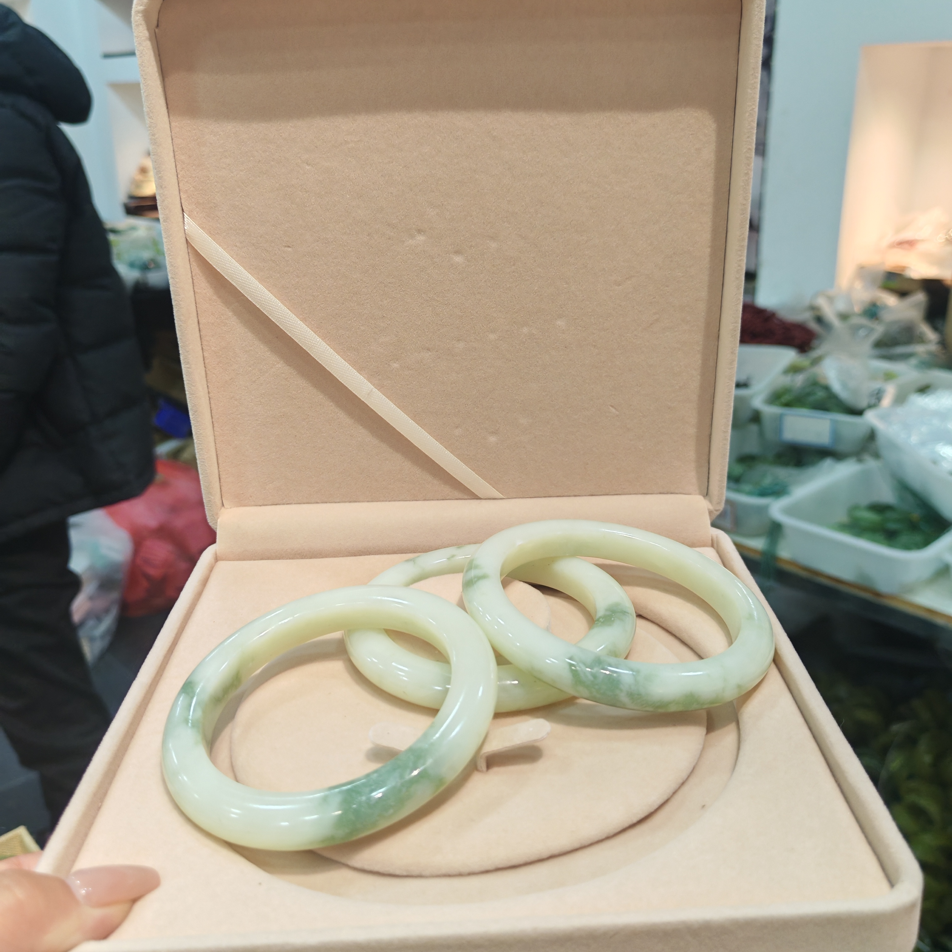 天然岫玉老油翠一点翠正圈手镯（多样性发货，其中一个）