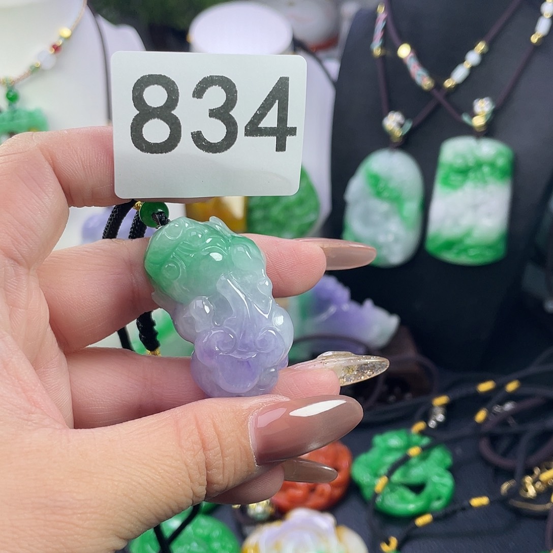 翡翠未镶嵌吊坠(赠链)