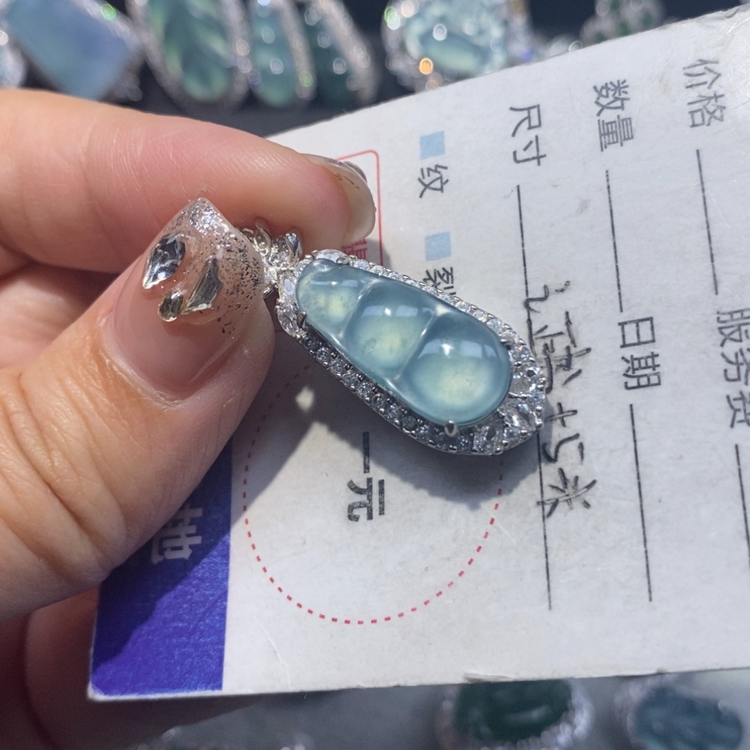 翡翠颈饰未镶嵌翡翠