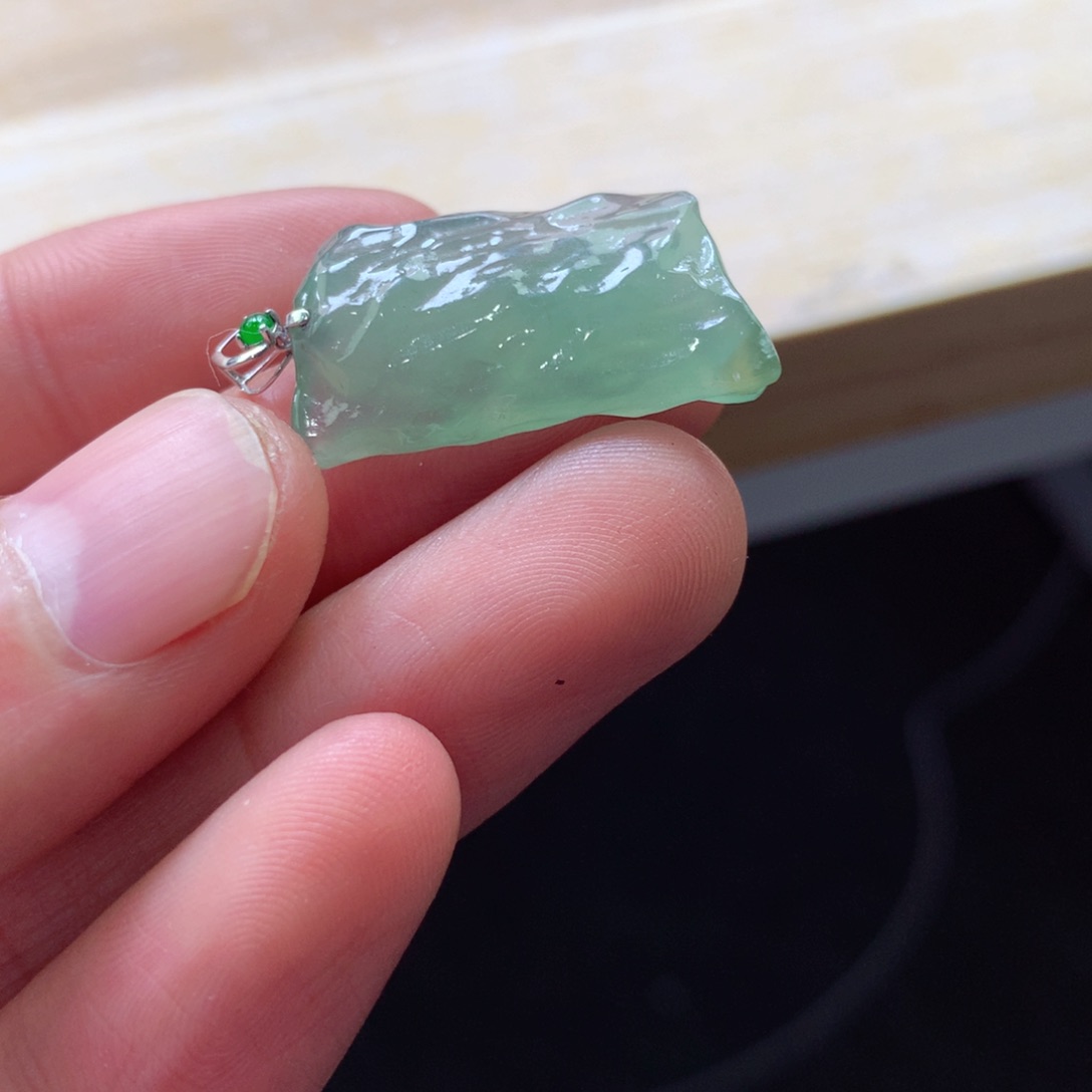 翡翠颈饰18K金镶嵌吊坠