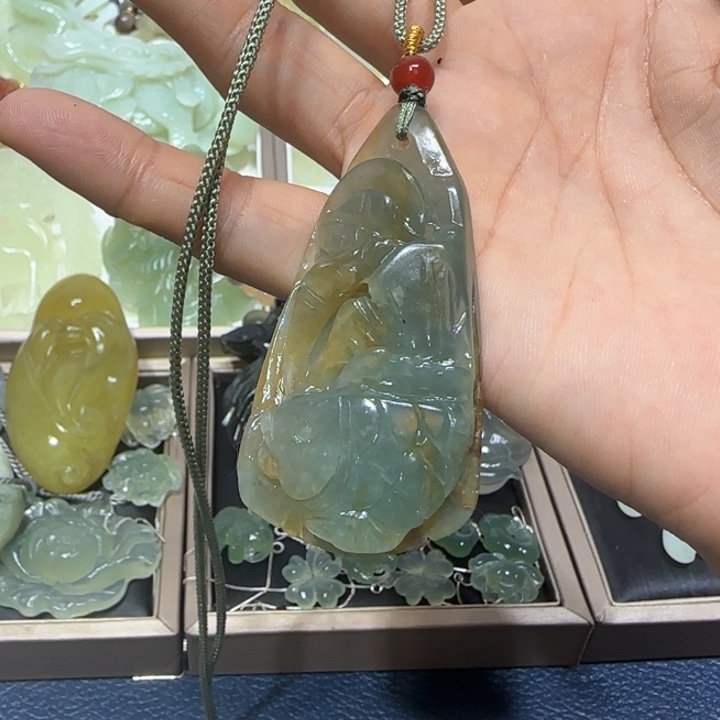 蛇纹石玉未镶嵌吊坠