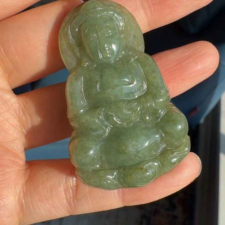 翡翠未镶嵌颈饰观音