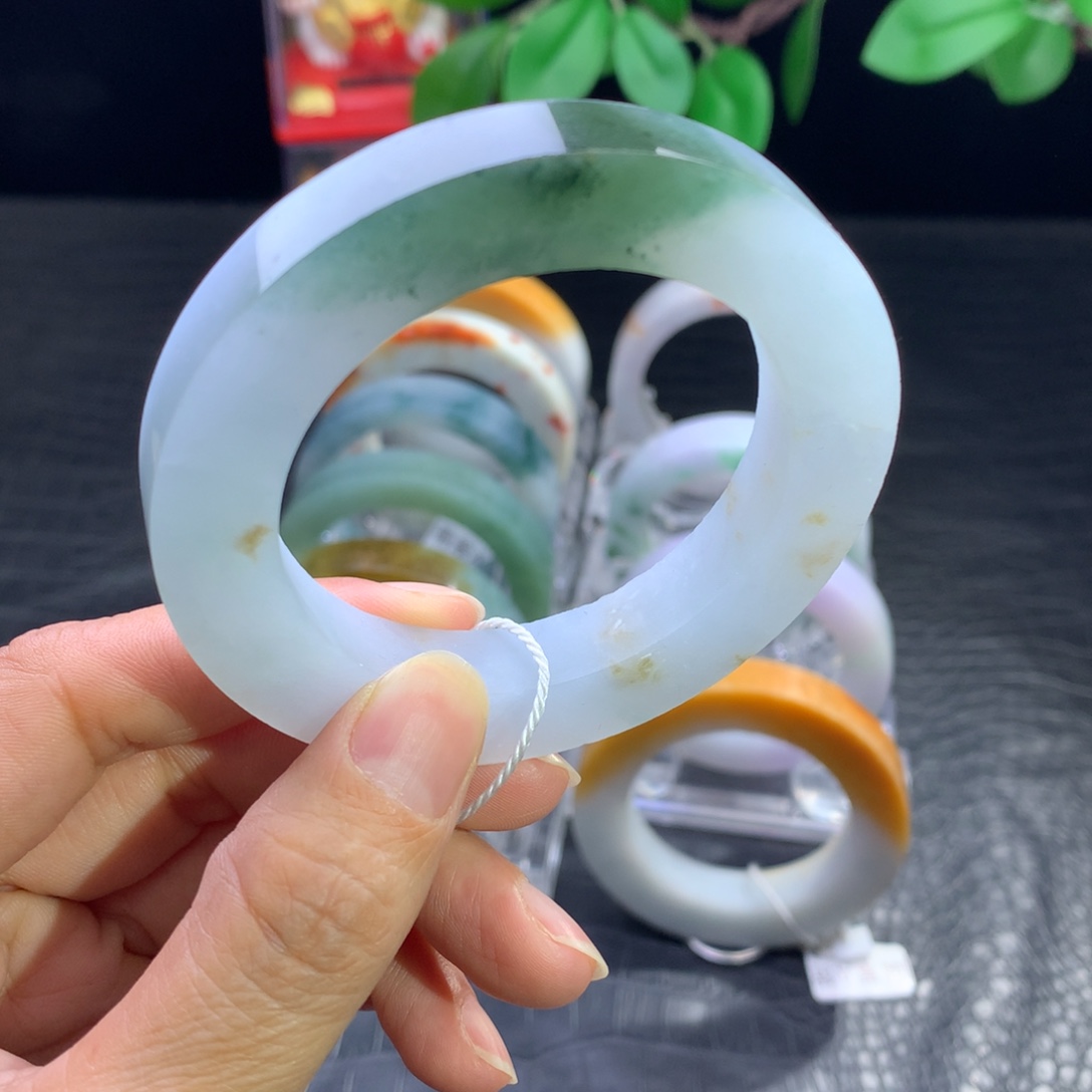 定制翡翠未镶嵌手镯