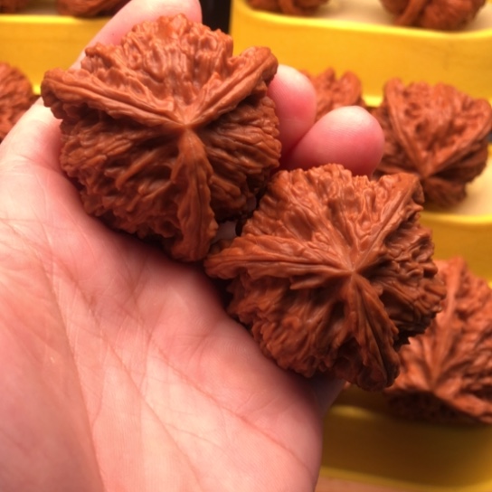 东***。文玩核桃吊坠核桃