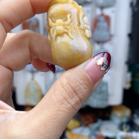 翡翠颈饰未镶嵌翡翠