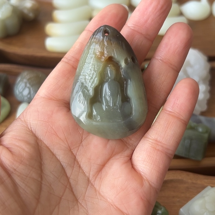 和田玉未镶嵌颈饰妙*?