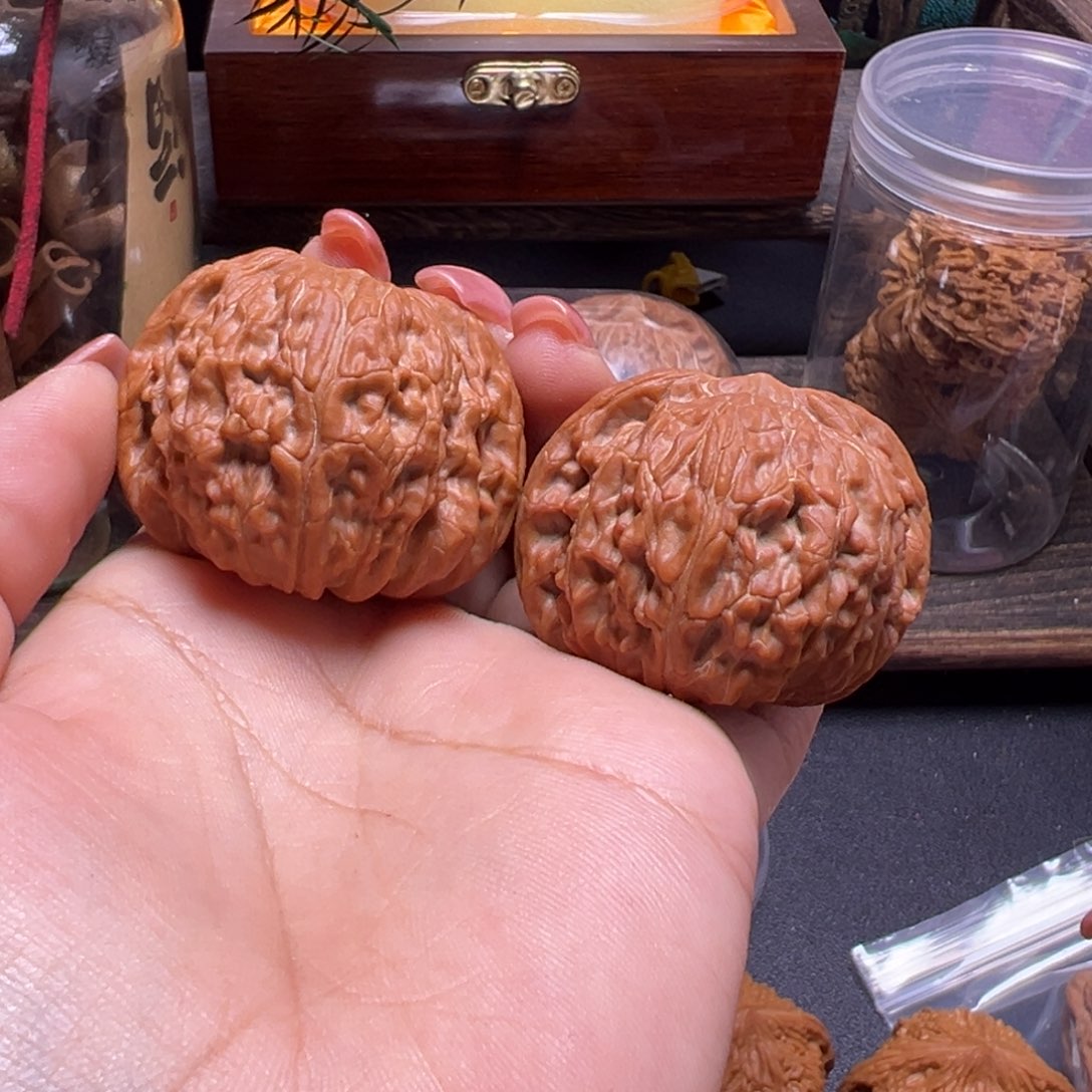 文玩核桃把件球****843全品43克磨盘