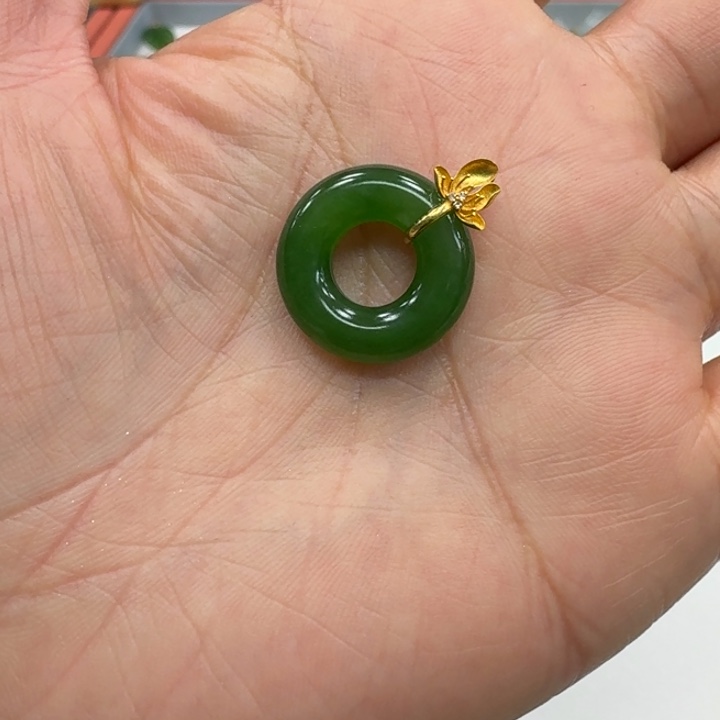 和田玉18K金镶嵌颈饰