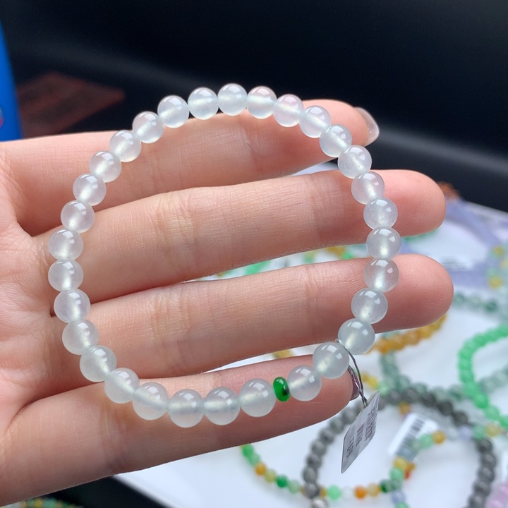 翡翠手镯未镶嵌卡