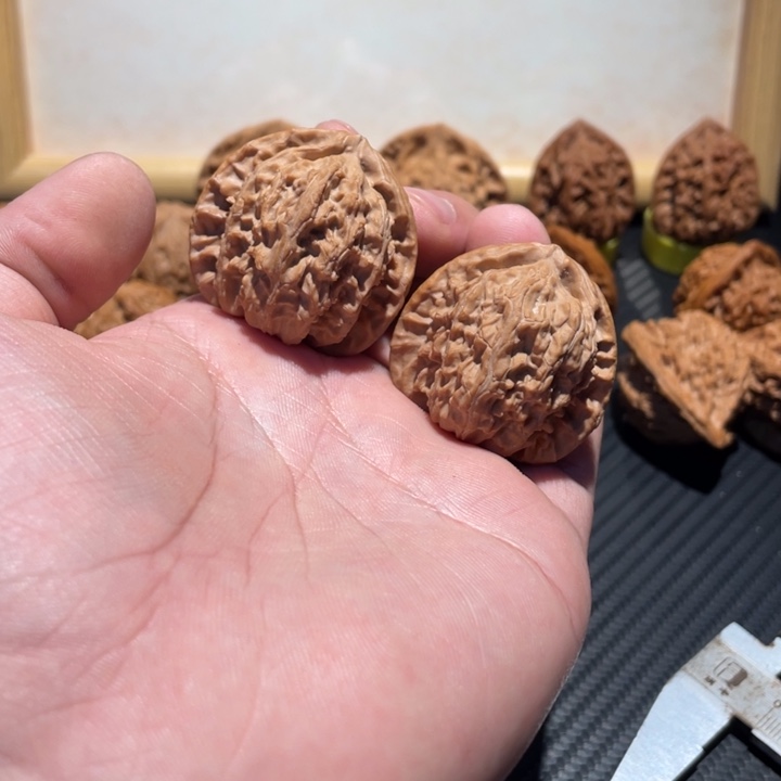 J***.文玩核桃吊坠白狮子