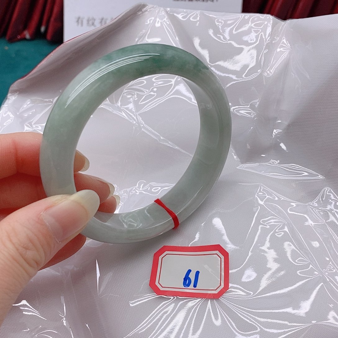 翡翠手镯未镶嵌爆***粒611111111111