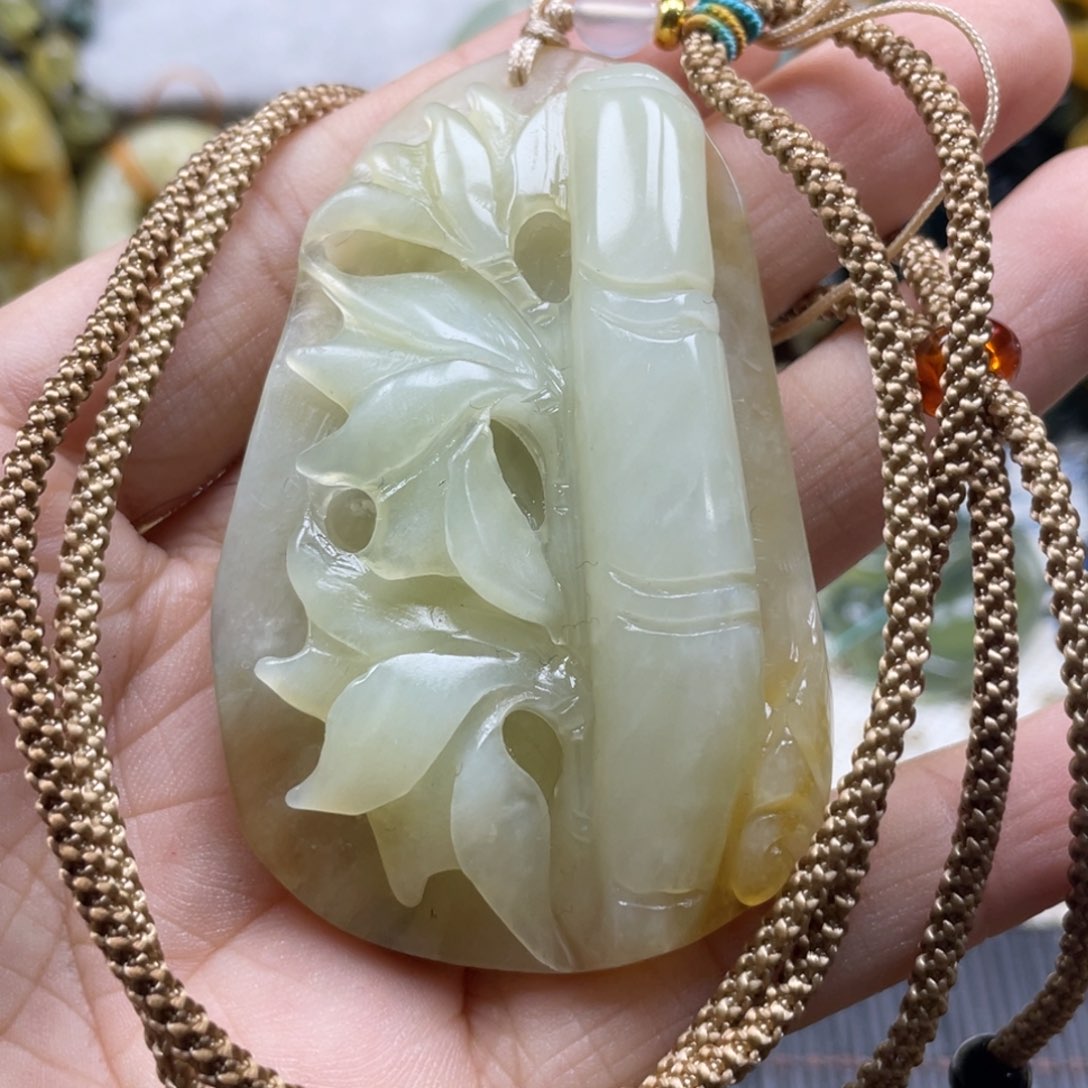 蛇纹石玉颈饰未镶嵌