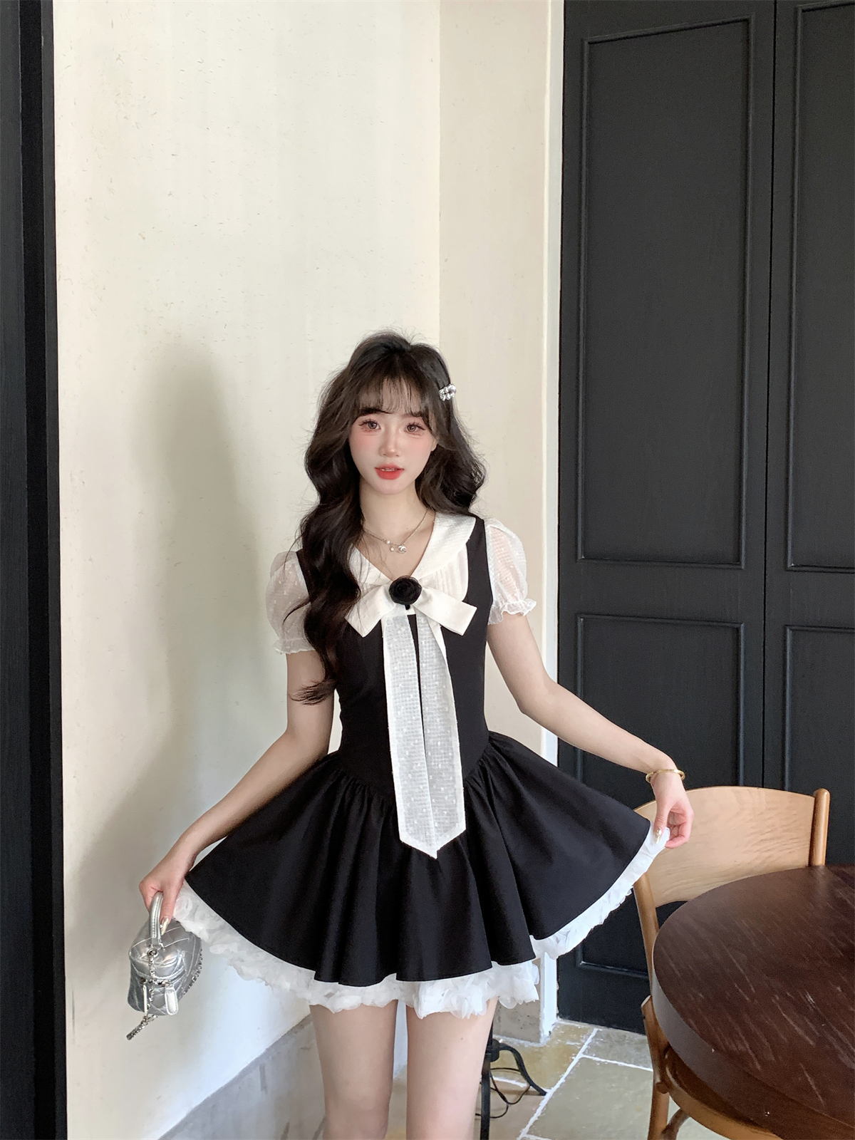 越韩小鱼 黑天鹅 法式收腰连衣裙立体蕾丝拼接气质泡泡袖公主裙女