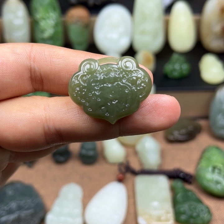 和田玉未镶嵌挂件