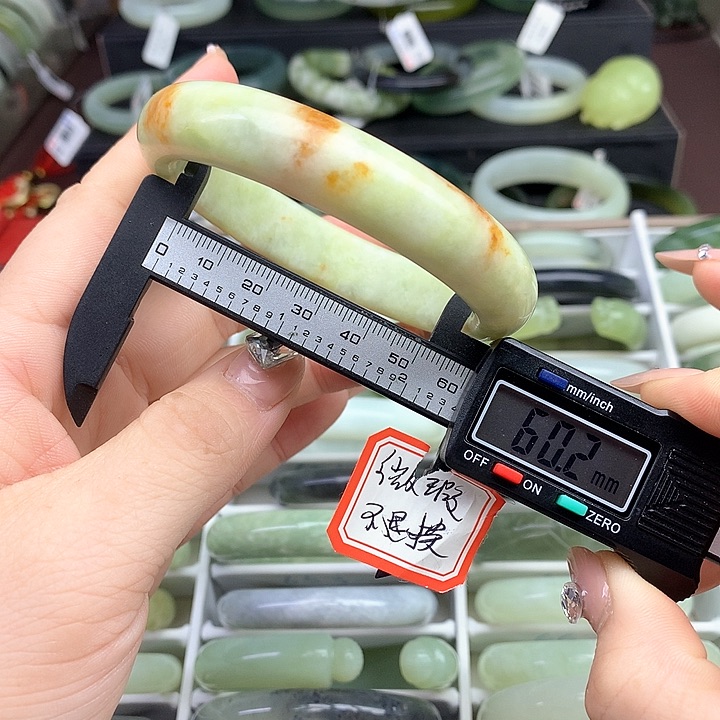 蛇纹石玉手镯未镶嵌659
