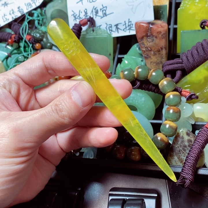 蛇纹石玉颈饰未镶嵌