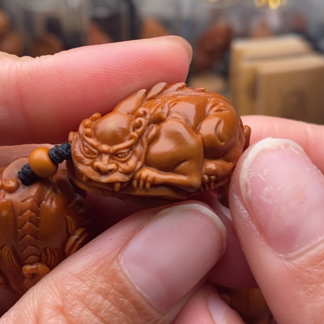 即***墨橄榄核吊坠貔貅一条