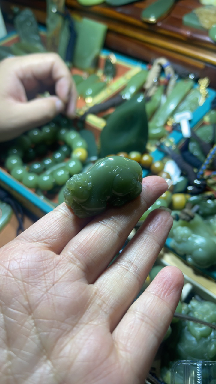 岫岩透闪石质玉，析木玉貔貅吊坠