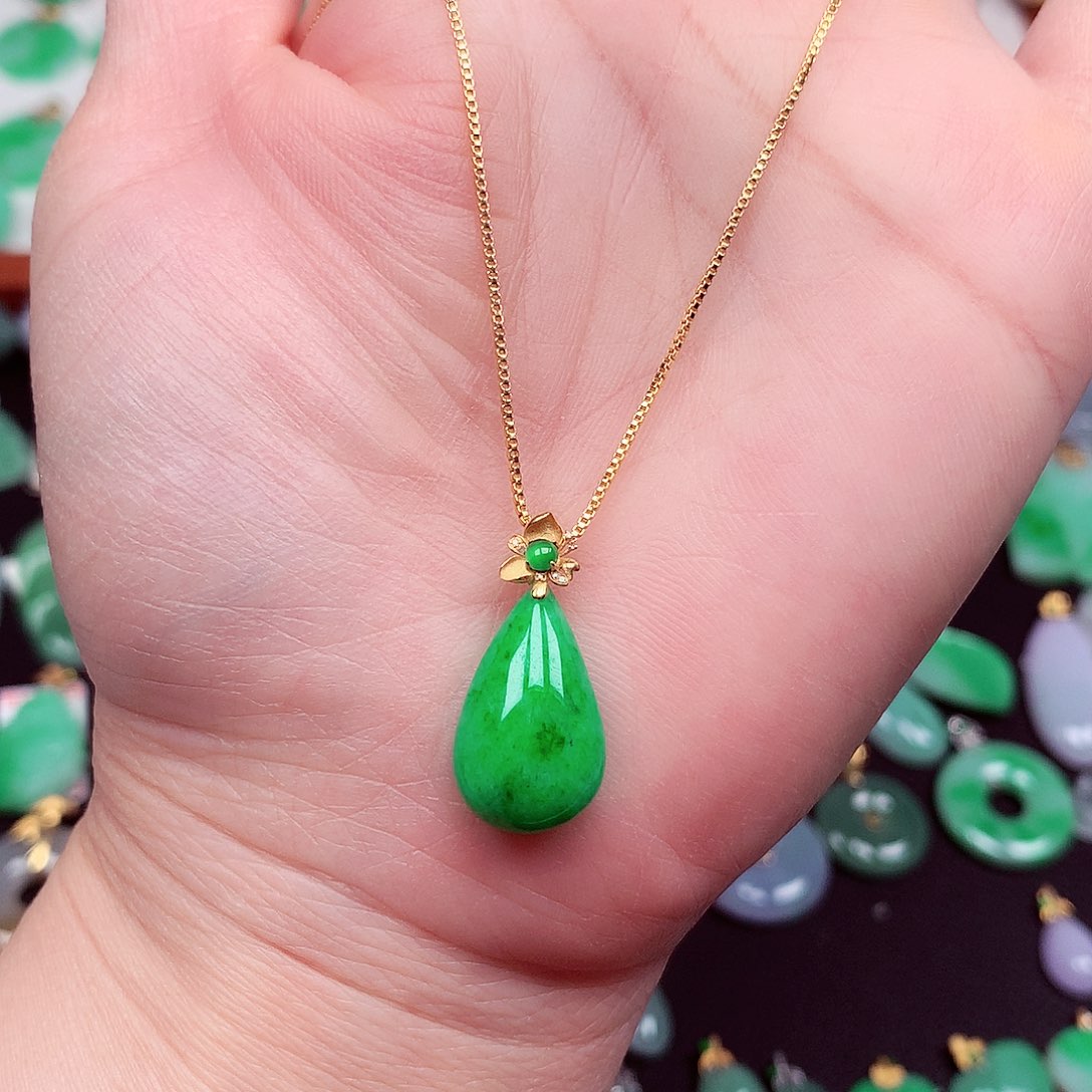 翡翠18K金镶嵌颈饰
