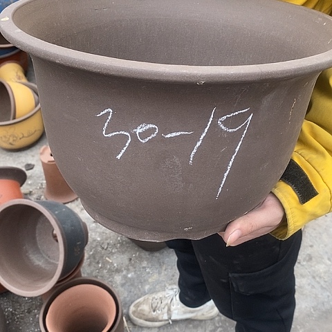 紫砂中国宜兴紫砂花盆：