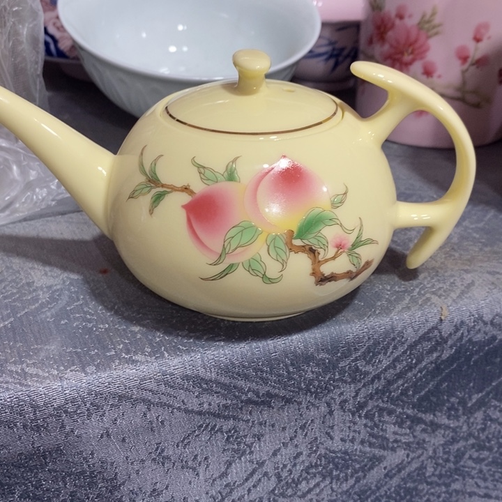 摆件陶黄稀土寿桃描金茶壶