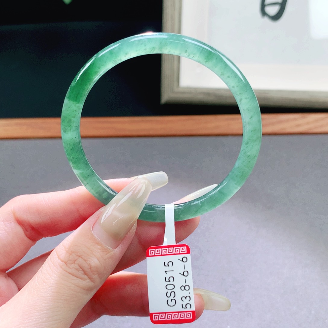 翡翠手镯未镶嵌天然翡翠手镯