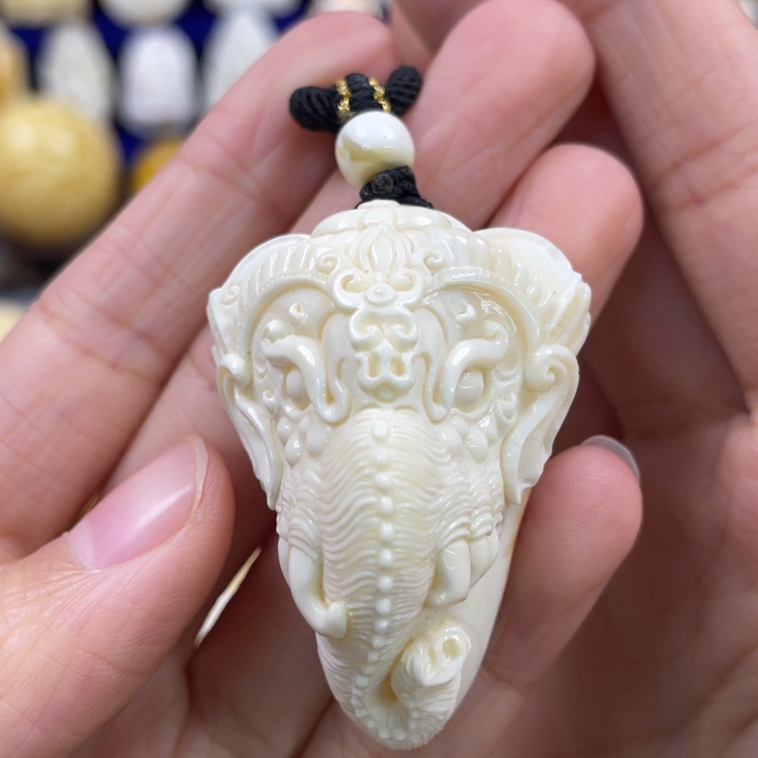 蜜蜡裸石未镶嵌琥珀蜜蜡雕刻件