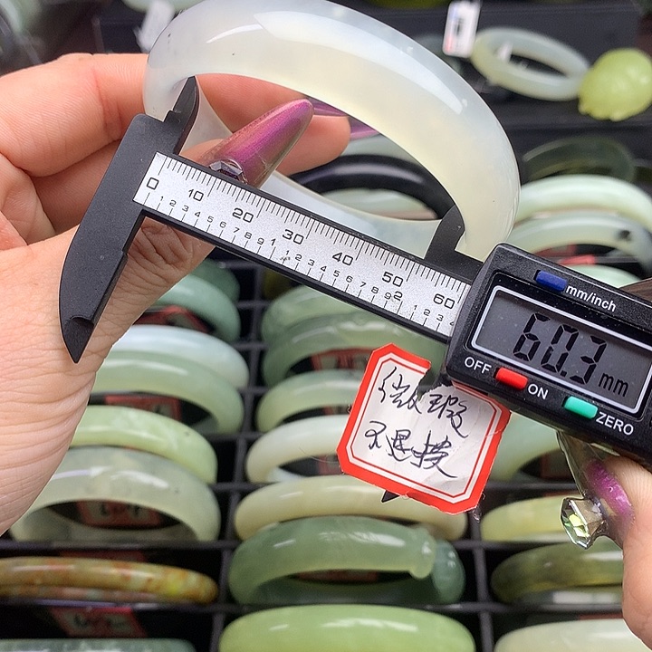 蛇纹石玉手镯未镶嵌610