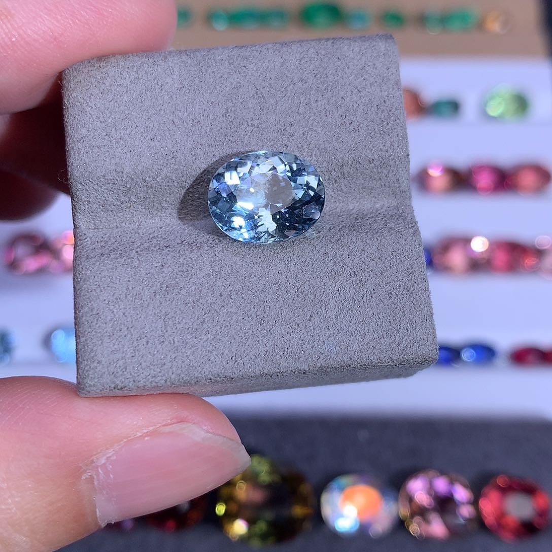 海蓝宝石笔搁未镶嵌2.86ct