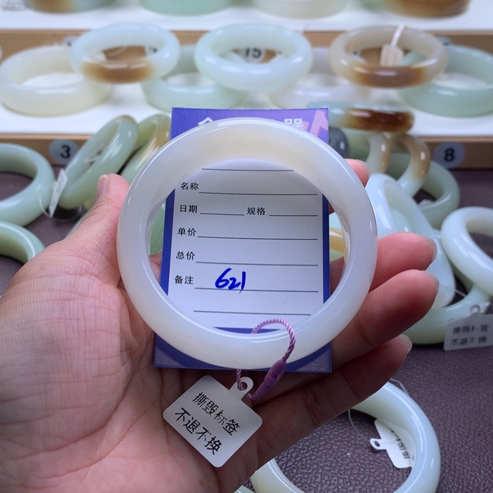 和田玉未镶嵌手镯