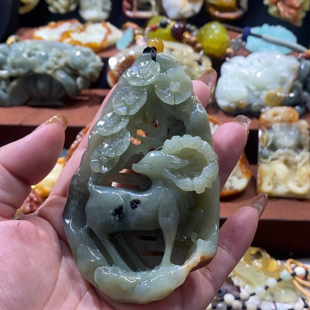 蛇纹石玉颈饰未镶嵌