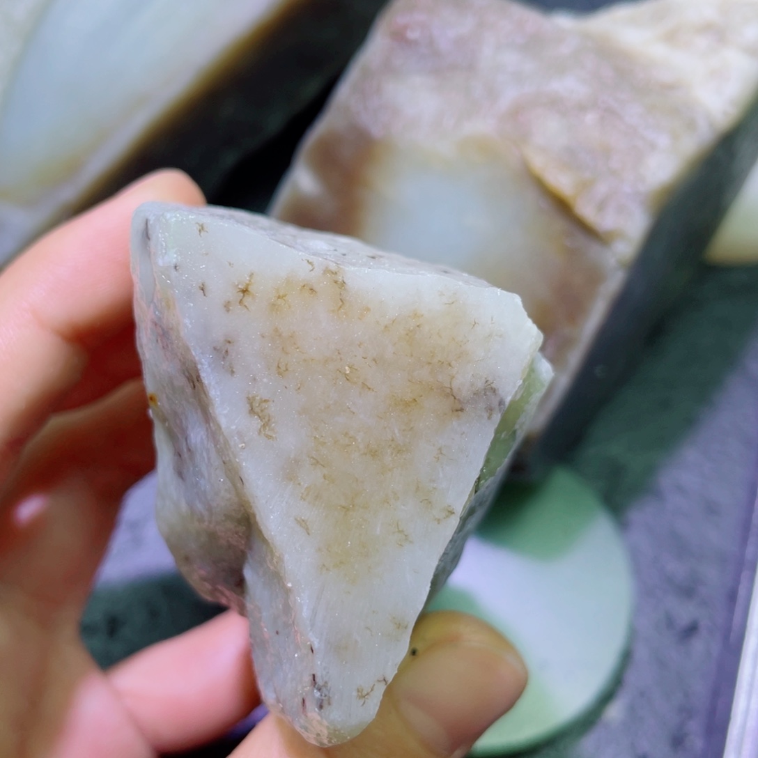 铁***杆和田玉未镶嵌珠宝半成品