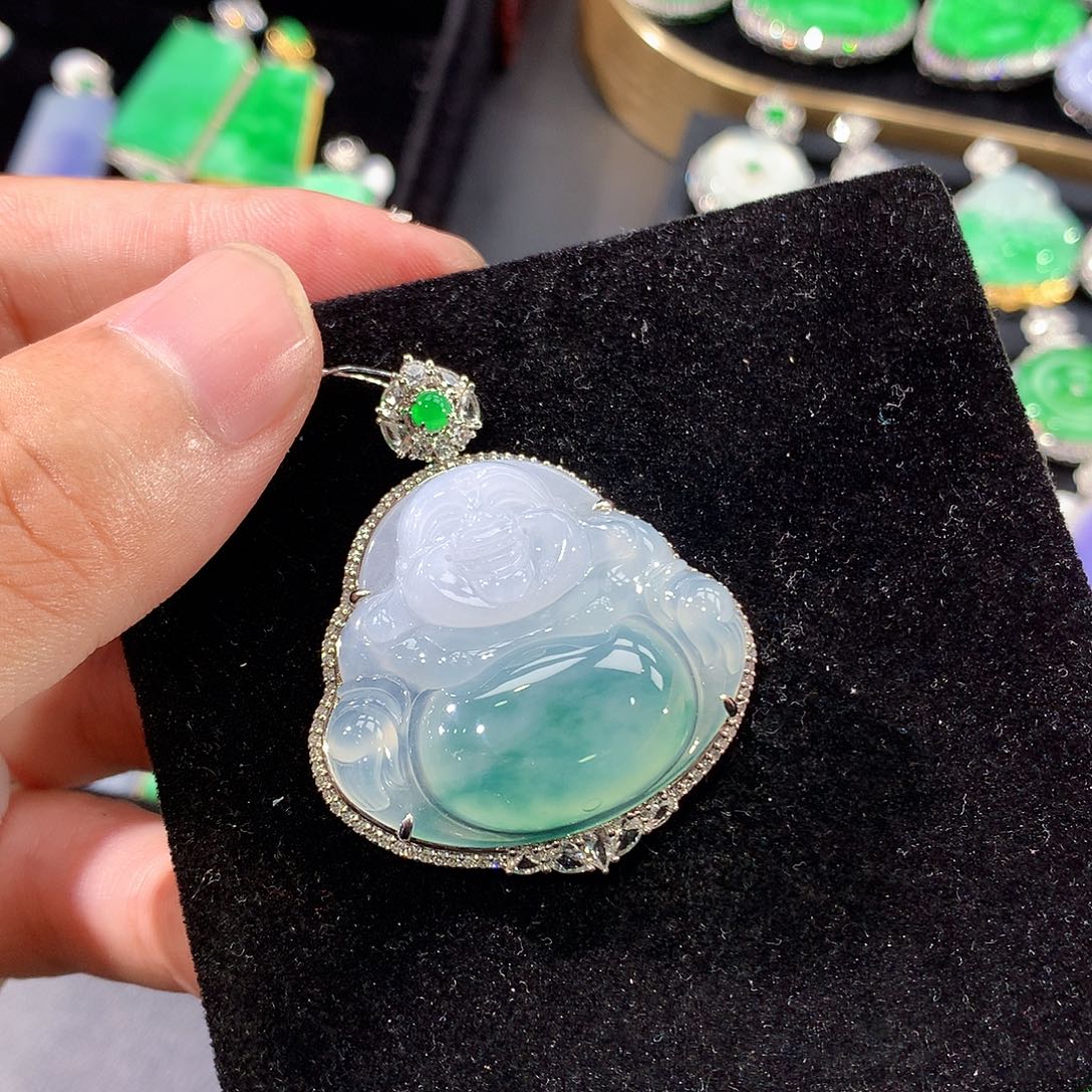 翡翠18K金镶嵌颈饰