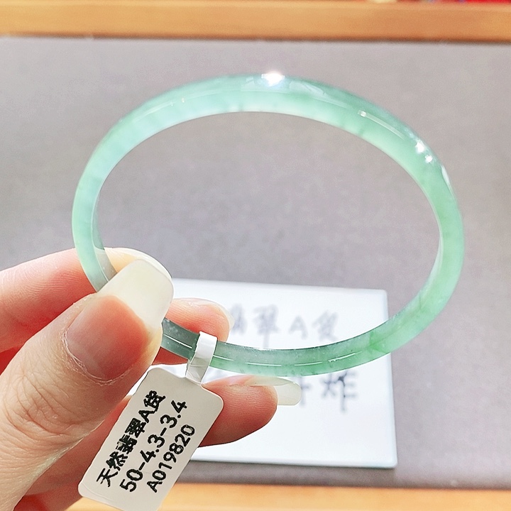 翡翠未镶嵌手镯（圆镯）