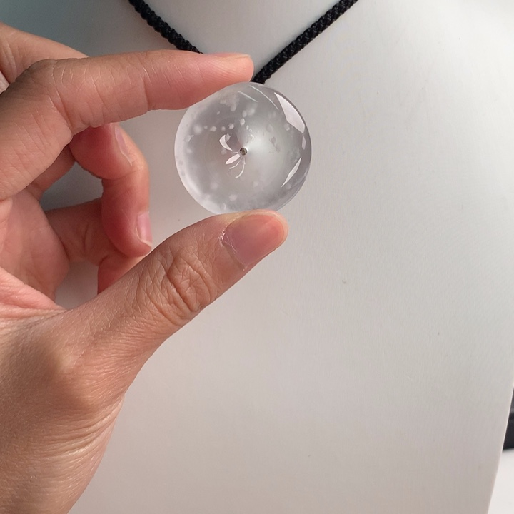 翡翠挂件未镶嵌…..