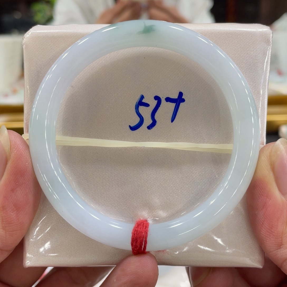 翡翠手镯未镶嵌翡翠手镯