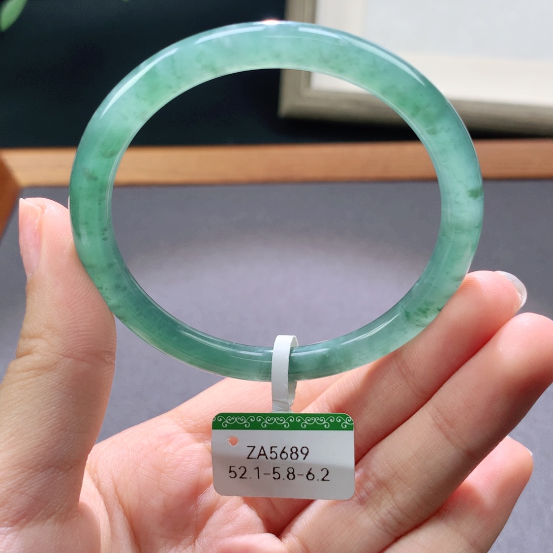 翡翠手镯未镶嵌天然翡翠手镯