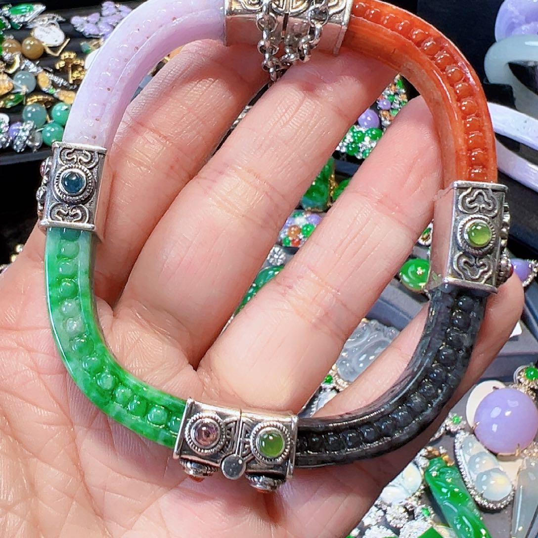 翡翠手镯未镶嵌签收后24小时鉴赏期